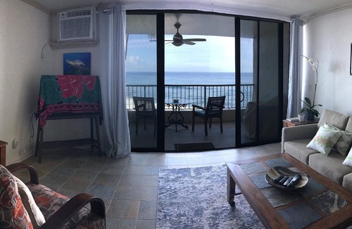 Kailua-Kona Condo | Surfers & Sunsets-Kona Reef Ocean Front Unit - IronMan dates now available
