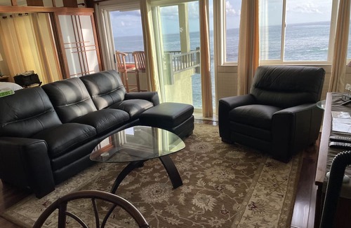 Kailua-Kona Condo | Aloha! Oceanfront, TV, Pool, Hot Tub, A/C.