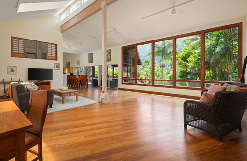 Honokaa House | Waipio Botanical Gardens in the heart of Waipio with waterfall & beach access!