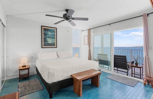 Kailua-Kona Condo | 🌴Absolute oceanfront getaway. Nicely upgraded and well equipped🌴