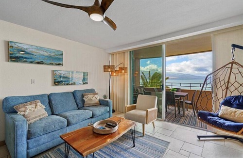 Maalaea Condo | Luxury Oceanfront - NEW AC THROUGHOUT - Top Floor Remodeled- Island Sands #608