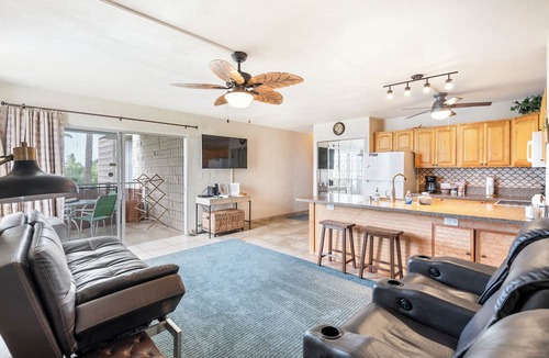 Kailua-Kona Condo | 🌴Alii Villas 301 Lovely garden unit with partial ocean view from the lanai. 🌴