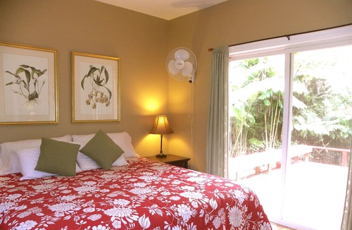 Kailua-Kona Cottage | Charming Kaloko Mountain Cottage with hot tub - private,secluded and cozy!