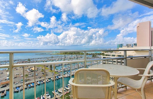Waikiki Condo | Ilikai 1904 Ocean/Sunset/Marina Views King Bed