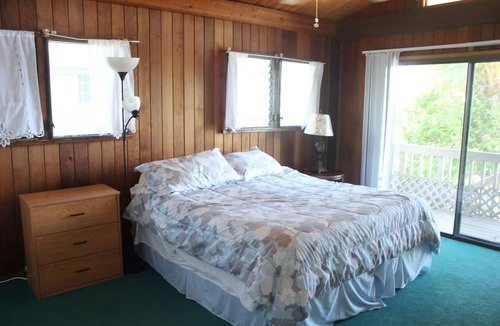 Mokuleia House | Beachfront Beauty $5900 PER MONTH