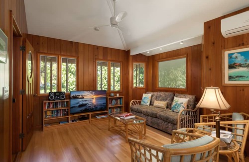Puako Cottage | Waialea Bay Beachfront Home with AC