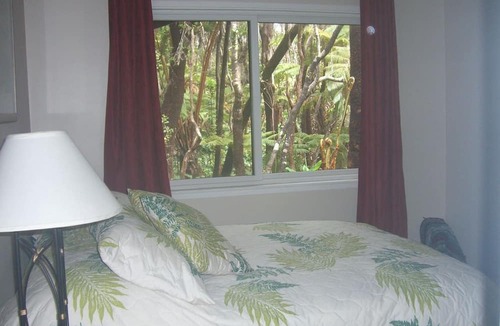 Volcano House | Charming 2 Bedroom Cottage Walking Distance from Volcano Village
