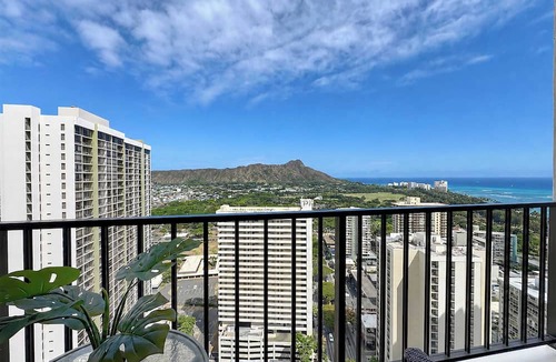 Waikiki Condo | Ocean-view retreat w/lanai & free parking
