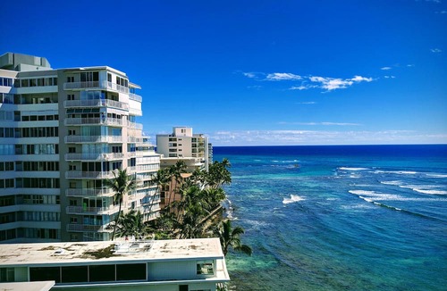 Diamond Head - Kapahulu - St. Louis Condo | Summer Prices! Diamond Head Gem 1 bdr oceanfront condo, surfing, sunset views.