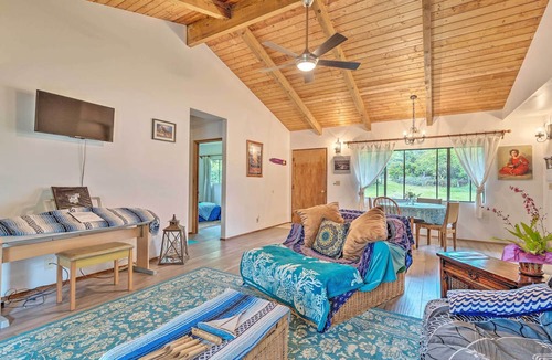 Naalehu House | Peaceful Abode w/Deck, 13 Mi to Black Sand Beach!