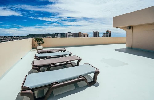 Waikiki Condo | Fairway Villa in the Heart of Waikiki by the Beach w/Rooftop Pool & Amenities