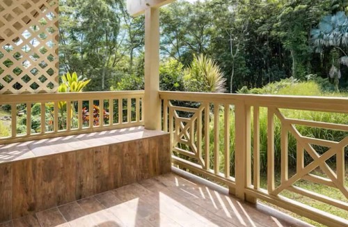 Papaikou Apartment | Gorgeous studio apartment on the Hamakua Coast 6 minutes to downtown Hilo. 99/nt