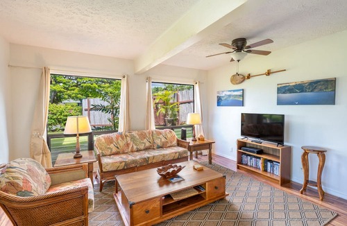 Kailua-Kona Apartment | One Bedroom Apartment With Full Kitchen And Yard Five Minutes From The Ocean