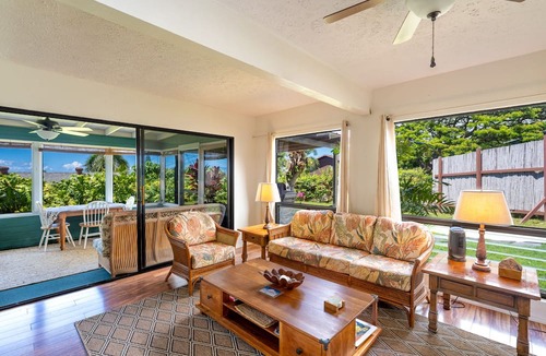 Kailua-Kona Apartment | One Bedroom Apartment With Full Kitchen And Yard Five Minutes From The Ocean