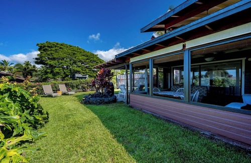 Kailua-Kona Apartment | One Bedroom Apartment With Full Kitchen And Yard Five Minutes From The Ocean