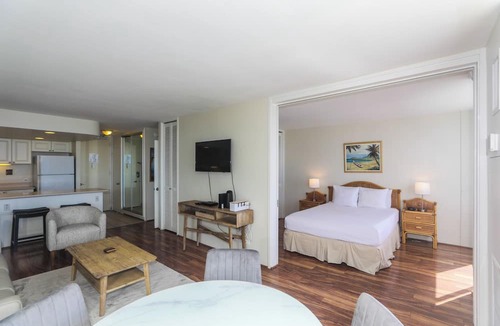 Waikiki Condo | Ilikai Marina, Minutes to the Beach, 180-Degree Ocean View!
