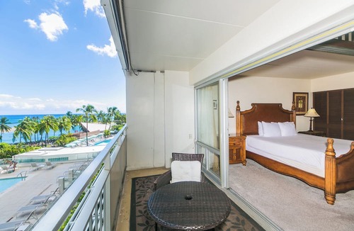 Waikiki Condo | Perfect Location In Waikiki, Near Beach, Shopping, and Dining!