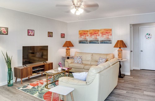 Hilo Condo | < 1 Mi to Dtwn Hilo: Comfy Condo w/Pool Access