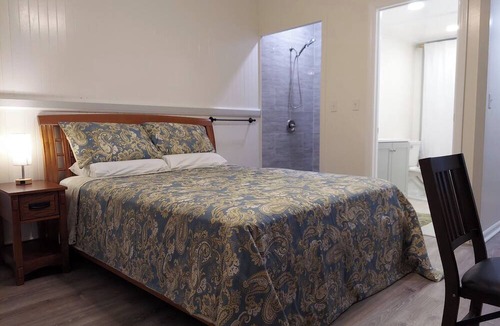 Hilo Bed & Breakfast | Kekuanaoa Homestead for Whole House/5 bedroom & 5 bathroom close Hi-Lo Airport.