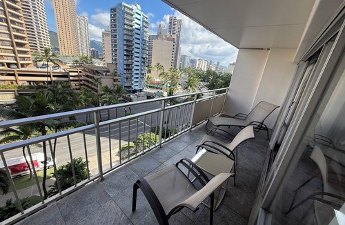Waikiki Apartment | Enjoyable 1-bedroom condo with AC in charming Honolulu