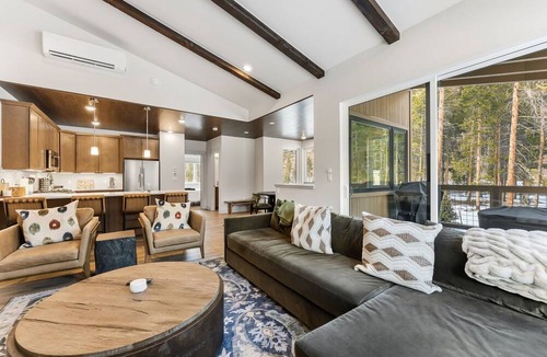 Keystone House | New luxury 3-bedroom 2 car garage townhome. Walking distance to River Run.