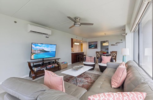 Waikiki Apartment | Ilikai Hotel Condo with Ocean, Lagoon & Fireworks Views