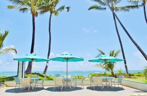 Punaluu Condo | Beachfront Condo with Pool and Beach Access