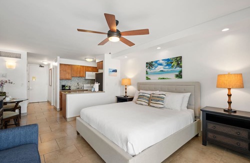 Historic Lahaina Front Street Apartment | Relaxing Oceanfront Escape – Lahaina Shores 421