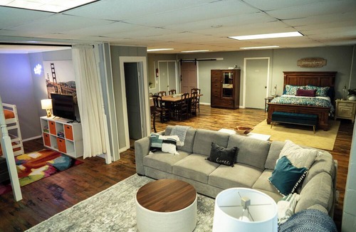 Pilot Mountain Apartment | Beautiful sleeps 6 apartment, walking distance to Downtown Pilot Mountain Unit 1
