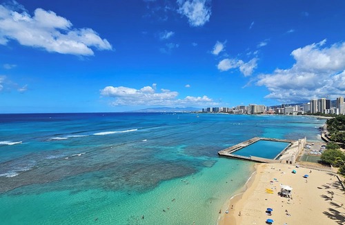 Diamond Head - Kapahulu - St. Louis Condo | Charming Beachfront King Bedroom condo in Honolulu