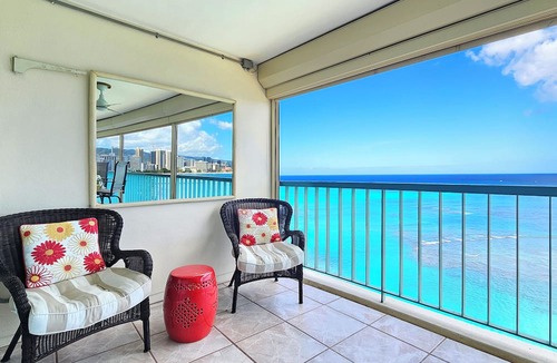 Diamond Head - Kapahulu - St. Louis Condo | Charming Beachfront King Bedroom condo in Honolulu
