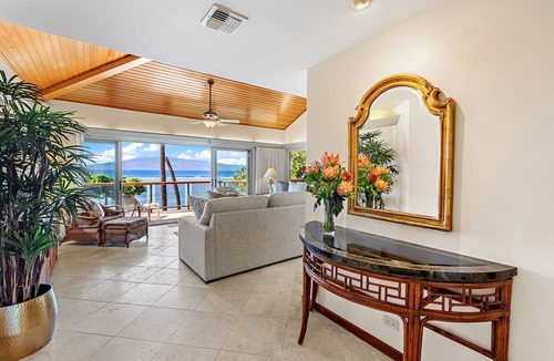 Historic Lahaina Front Street Condo | Lavish 3bd on the ocean!