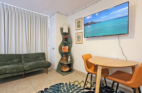 Waikiki Apartment | Charming studio for 3 at Waikiki Grand Hotel® in Waikiki with AC & Pool