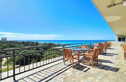 Waikiki Apartment | Charming studio for 3 at Waikiki Grand Hotel® in Waikiki with AC & Pool