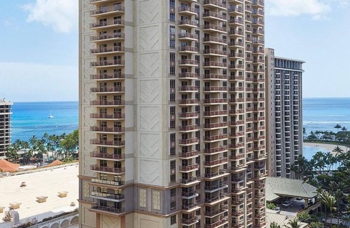 Waikiki Resort | Waikiki 2BR Paradise – Spacious Grand Waikikian Suite with Resort Pools & Beach