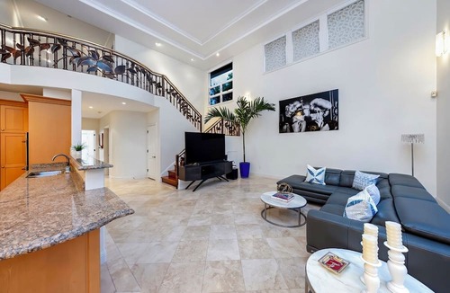 Kahala House | 4 Bedroom Beautiful Home in Kahala