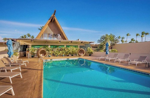 Kahului Hotel | Modern Room w/ Stunning Garden Views | Beachfront Vibes w/ Outdoor Pool Access