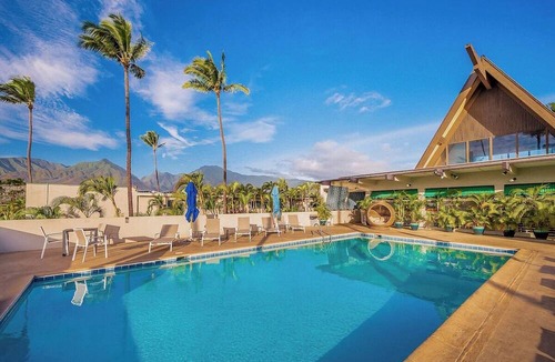 Kahului Hotel | Gorgeous Maui Beach Escape! Spacious Garden View Pool w/ Pool Access