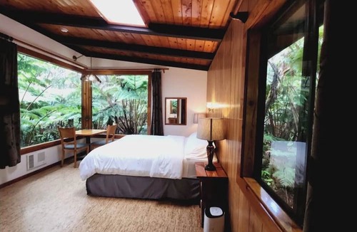 Volcano Cabin | Two peaceful cabins in marvelous Volcano, Hawaii for a relaxing stay.