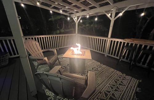 Volcano House | Hale Malie - a peaceful rainforest retreat minutes from Volcano National Park!