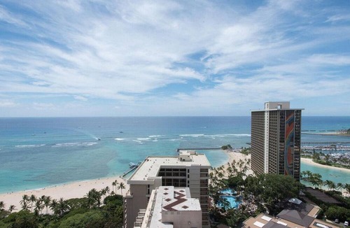 Waikiki Resort | Located In Famous Hilton-Hawaiian Village-Grand Islander-2 Bd Partial Ocean View