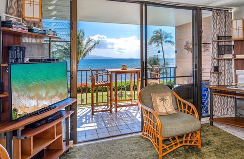 Maalaea Condo | Ocean Front & Budget Friendly: Maalaea Banyans 204 - The Perfect Couples Getaway