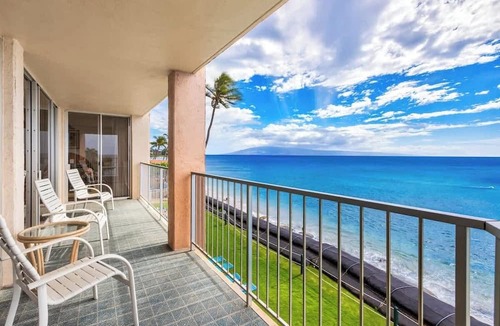 Kahana Condo | Large Corner Oceanfront 2 bedroom condo, AC, wrap around lanai, walkable area