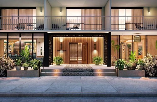 Waikiki Hotel | Cozy Queen Room, Ideal Waikiki Stay - Romer House, Near Beaches
