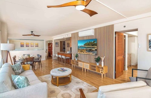 Waikiki Condo | Oceanview condo w/lanais & pool access