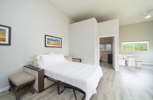 Hilo House | Embrace the soothing trade winds & let the ocean breeze carry your worries away