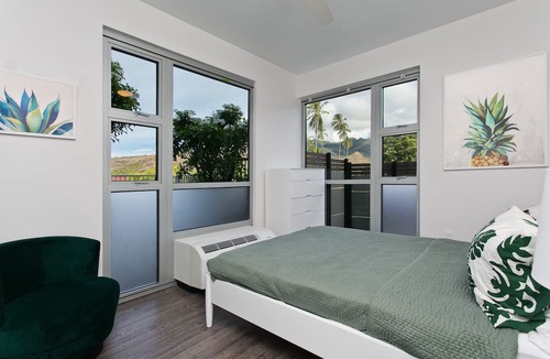 Portlock Condo | Designer Condo in Hawaii Kai! Close to beaches, shopping, hiking!