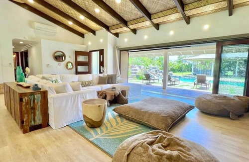 Mokuleia Villa | New Listing Tropical 7 bedroom Villa with Pool/AC