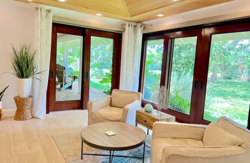 Mokuleia Villa | New Listing Tropical 7 bedroom Villa with Pool/AC