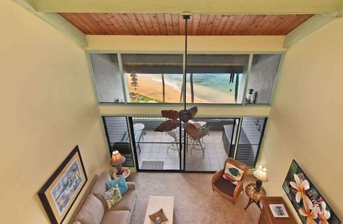 Honokowai Condo | Updated Top floor 2 bedroom condo, Oceanfront, private beach, walkable area